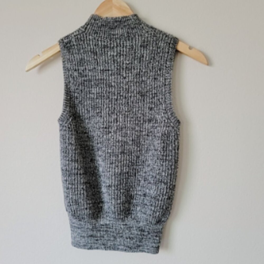F21 | Ribbed Sweater Vest - Picture 2 of 3